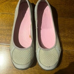 Crocs size 6 flats